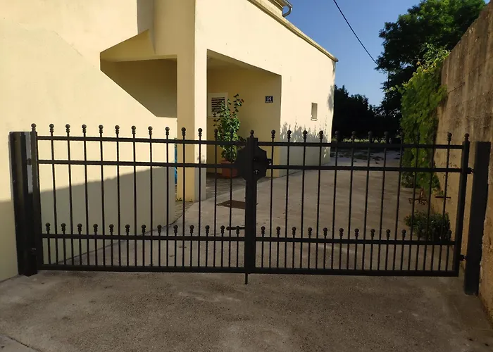 House Moro Privlaka
