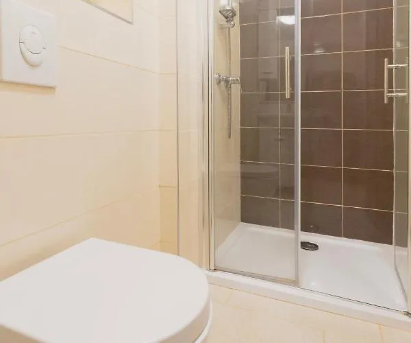 بيت للعطل House Moro بريفلاكا